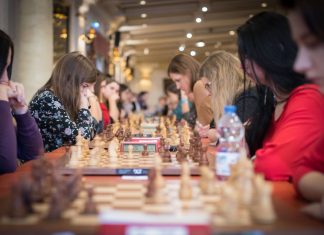 Mocne otwarcie Koźmińskiego