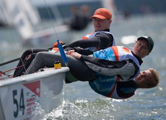 Żeglarze już walczą na wodach jeziora Niegocin