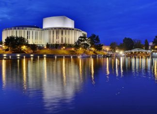 Nowy sezon zaczniemy w operze