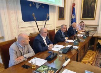 Zarząd w Sali Senatu