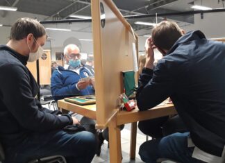 Warszawa rządzi przy brydżowym stole