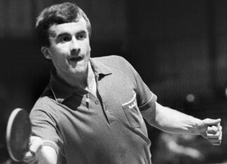 Dżentelmen przy stole