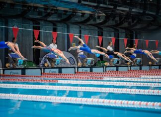 Dwie pływackie imprezy zlewają się w Warszawie