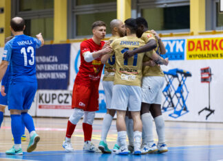 Niezły Ruch, ale wygrywa AZS UW