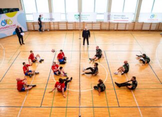 Grali, że mucha nie siada