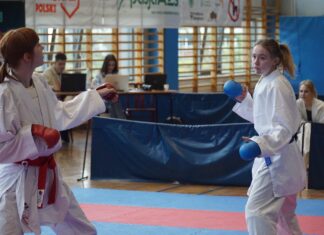 Zmasowany atak na podium