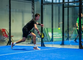 Szklane ściany i długie wymiany